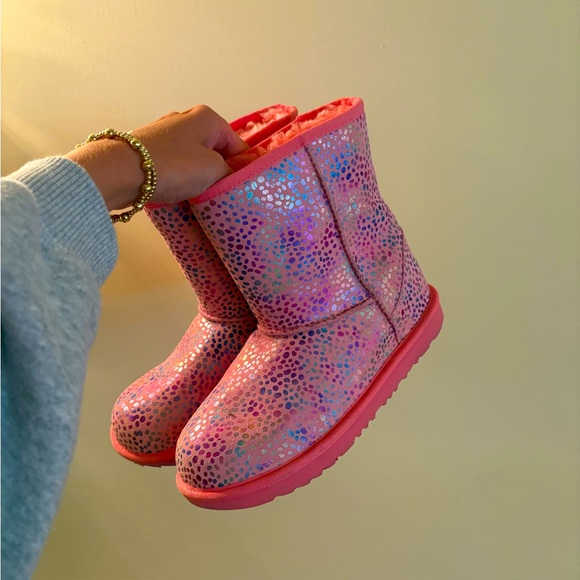 Pink & Multicolor Girl’s UGG Classic II Boots! - Picture 1 of 3